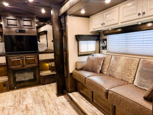 2023 Bloomer Trailers 4H 24.6 OL