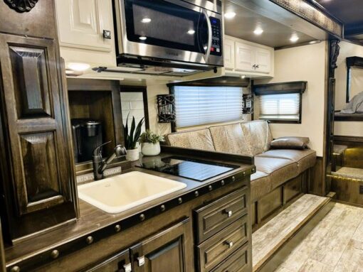 2023 Bloomer Trailers 4H 24.6 OL