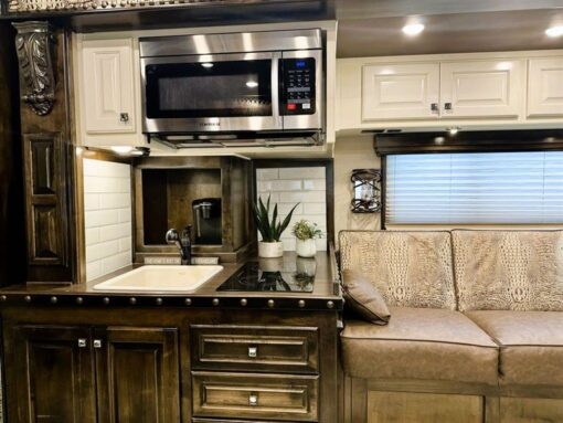 2023 Bloomer Trailers 4H 24.6 OL