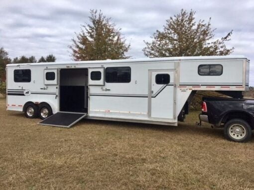 2002 Jamco 4 HORSE HEAD TO HEAD