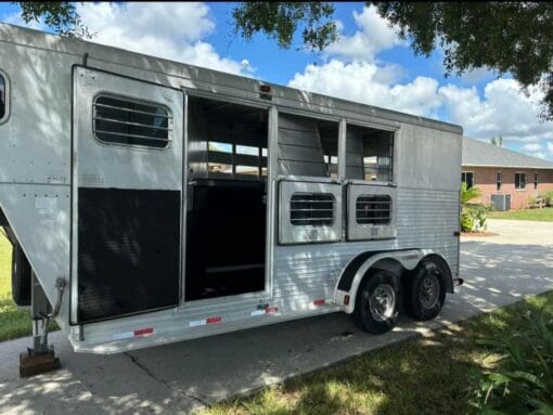 1995 Sundowner Sunlite 3 horse slant gooseneck.