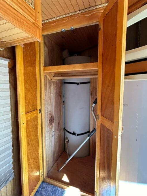 1998 3 horse Cherokee Trailer with 5' short wall