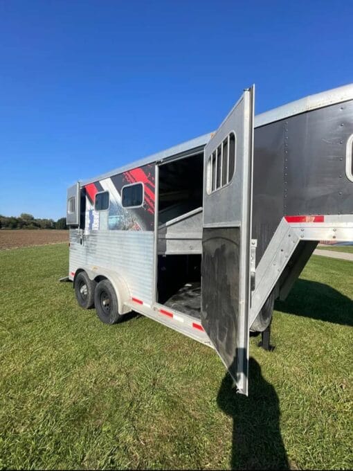 2009 Exiss 3 Horse Slant Load Gooseneck Aluminum Trailer