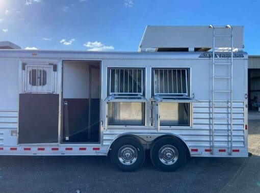2022 Elite 3 Horse 10' living quarter