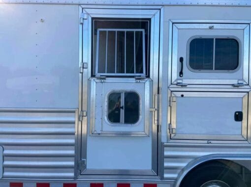 2022 Elite 3 Horse 10' living quarter