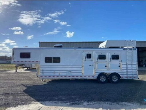 2022 Elite 3 Horse 10' living quarter